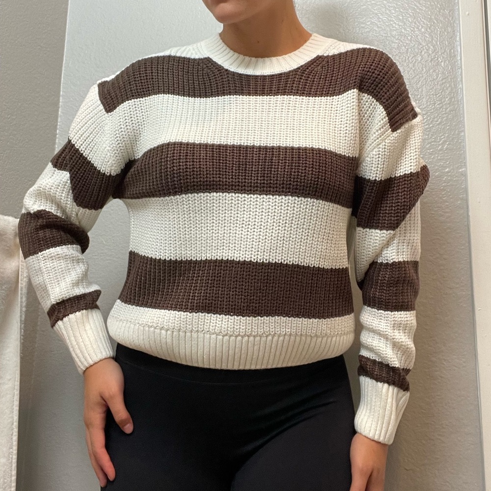 Garage brown and white sweater